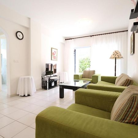 Victor Apartment Paphos Bagian luar foto
