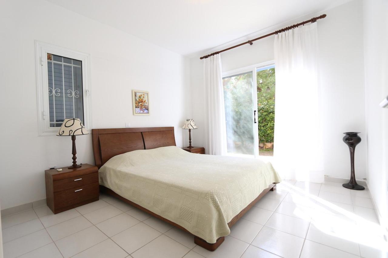 Victor Apartment Paphos Bagian luar foto
