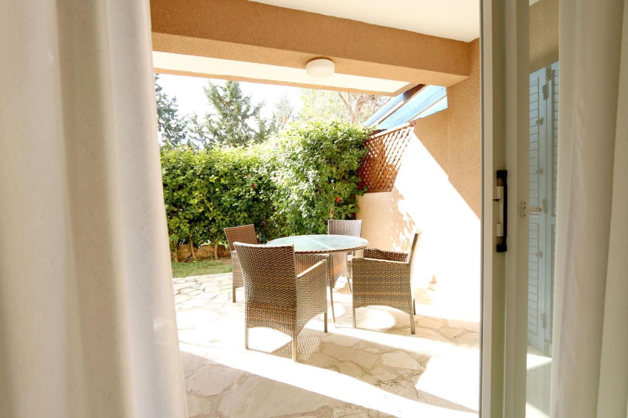 Victor Apartment Paphos Bagian luar foto