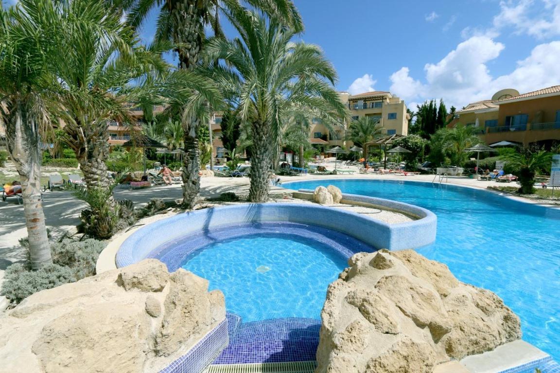 Victor Apartment Paphos Bagian luar foto