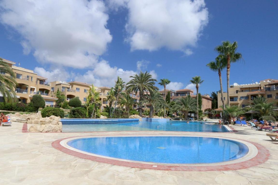 Victor Apartment Paphos Bagian luar foto